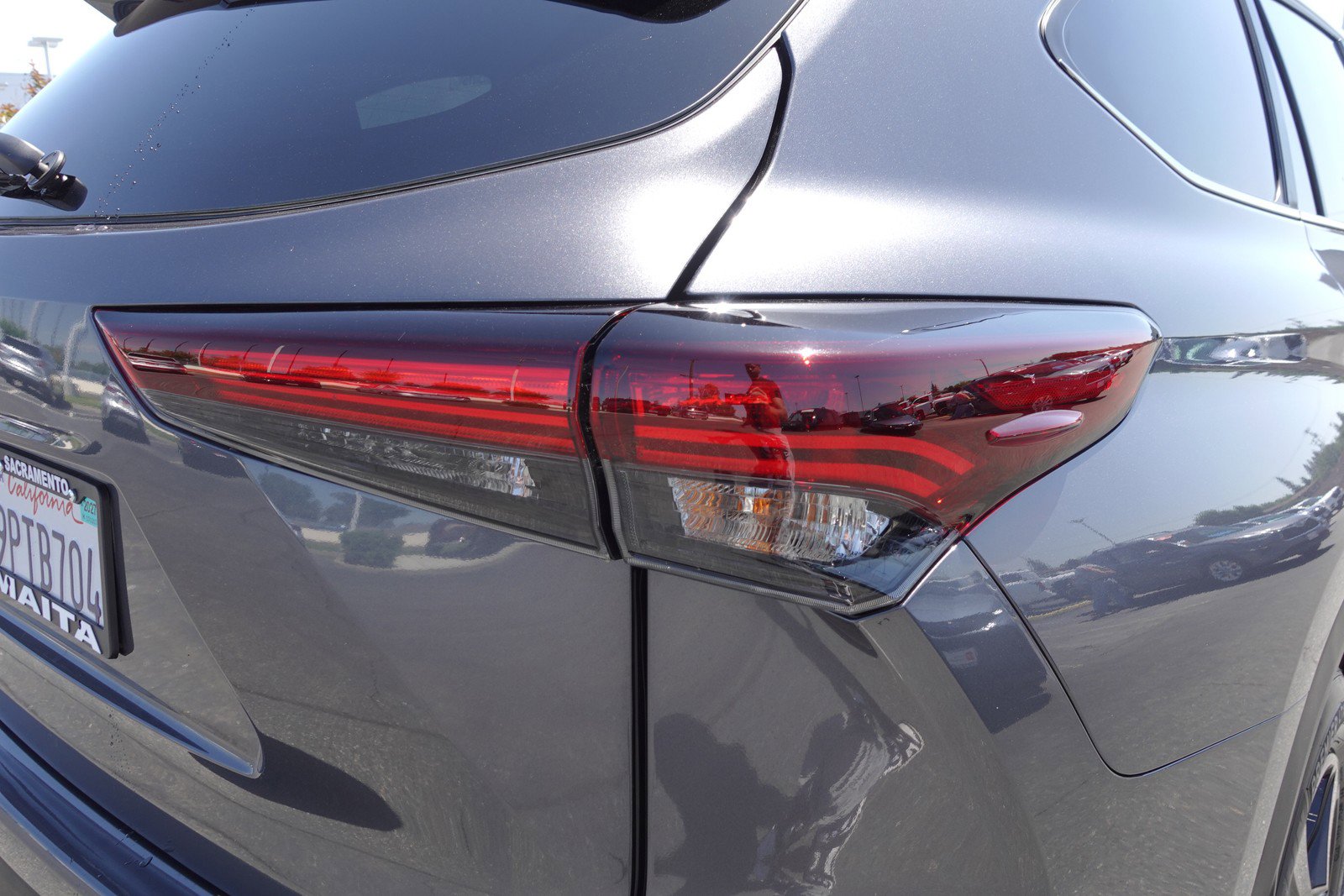 2025 Toyota Highlander LE photo 4