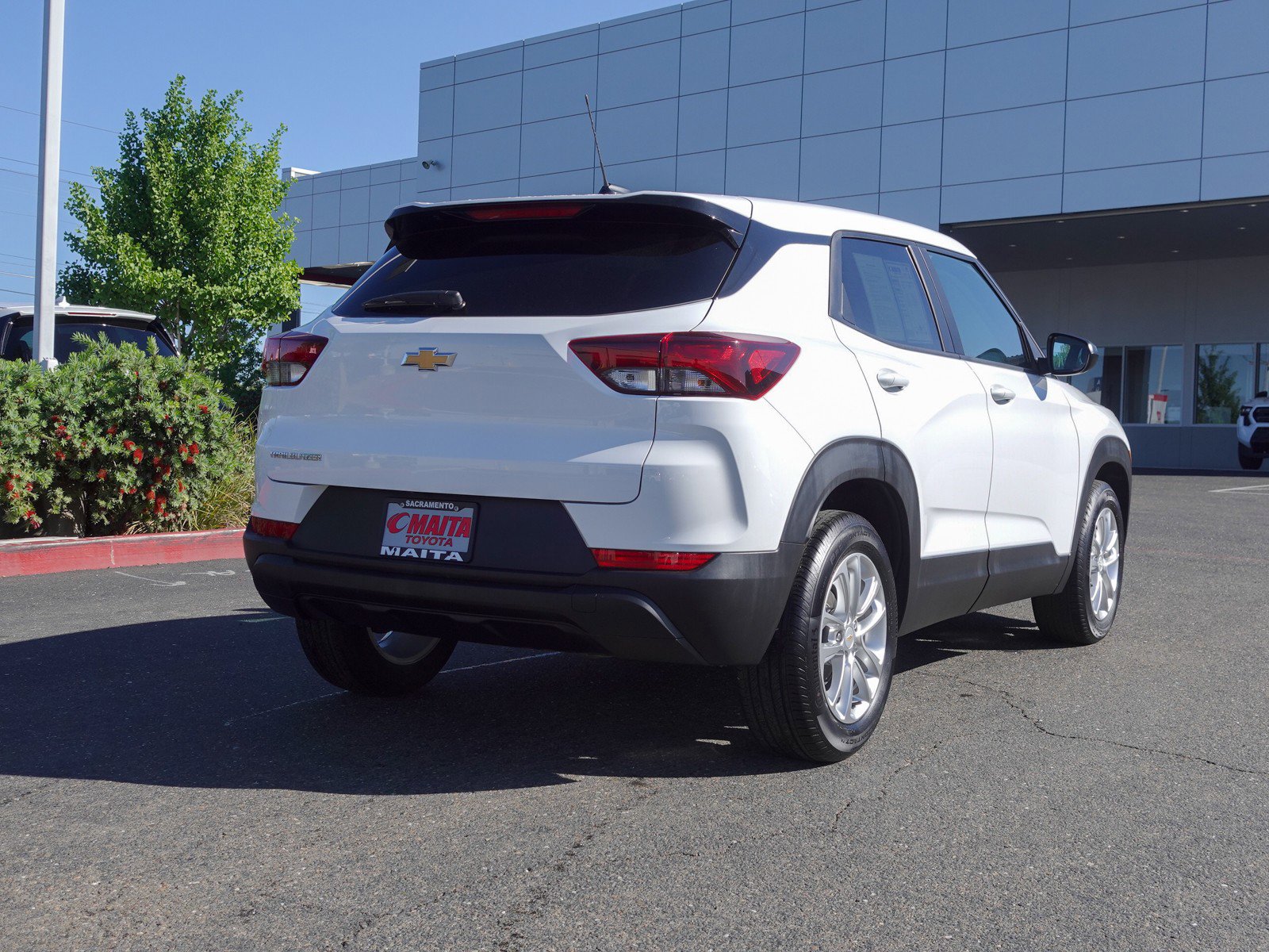 2025 Chevrolet Trailblazer LS photo 3