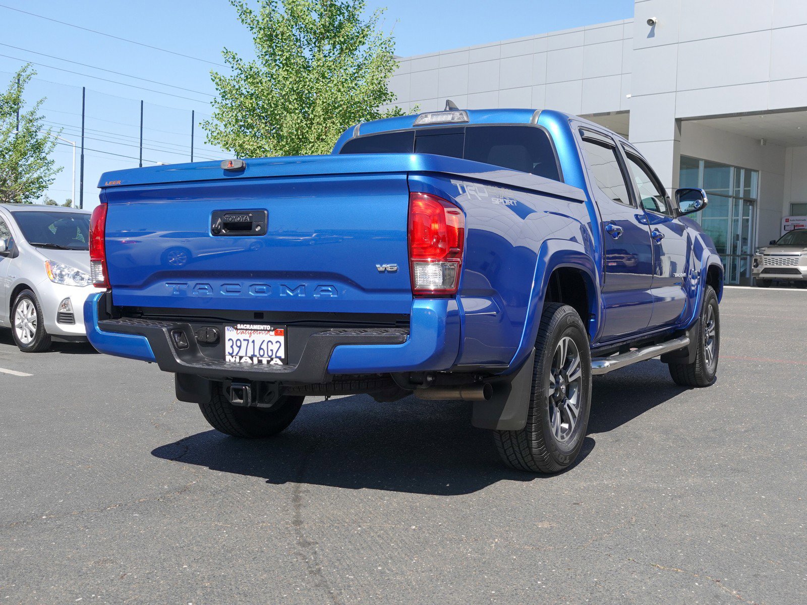 2017 Toyota Tacoma TRD Sport photo 3