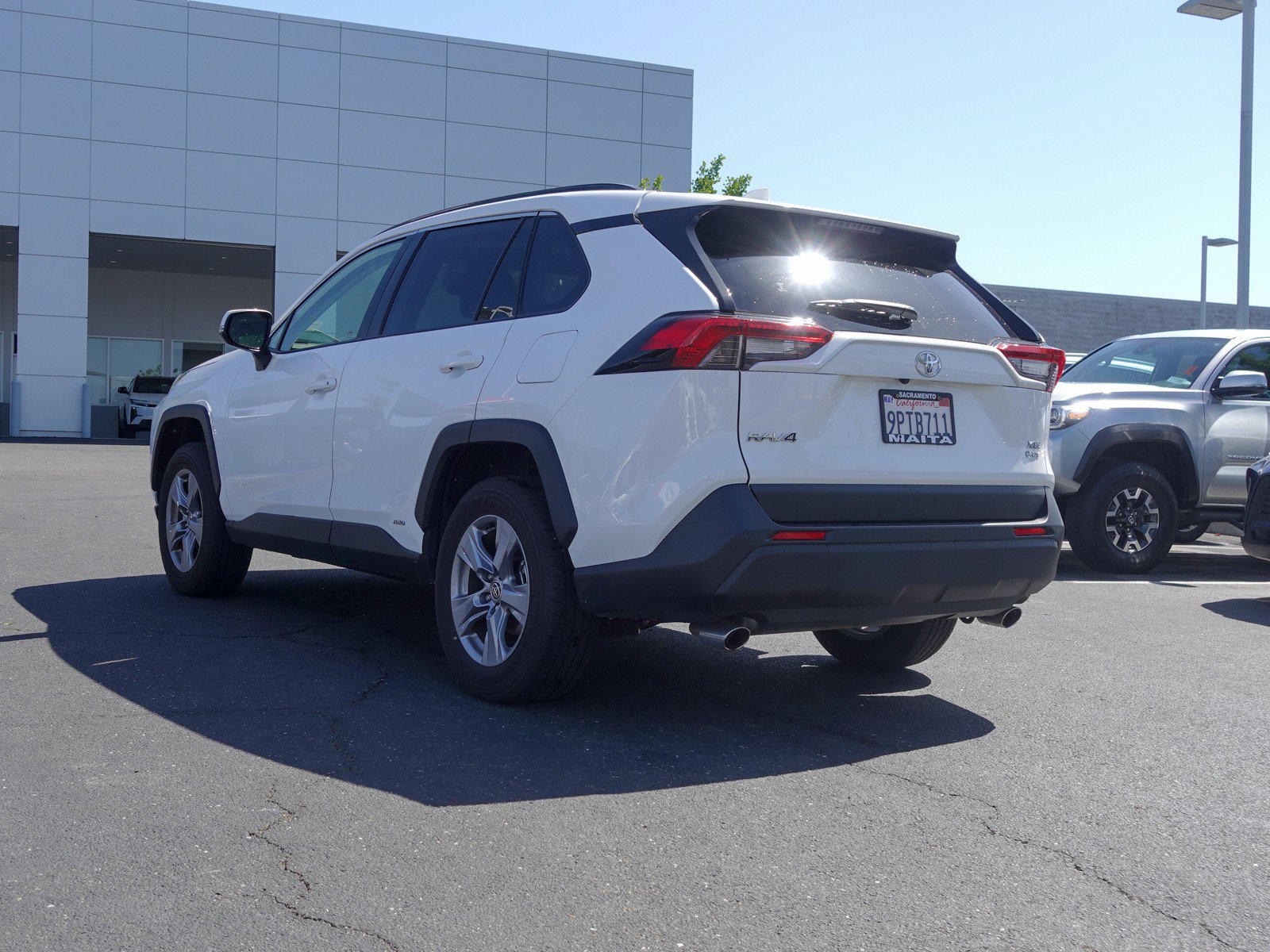 2025 Toyota RAV4 Hybrid XLE photo 5