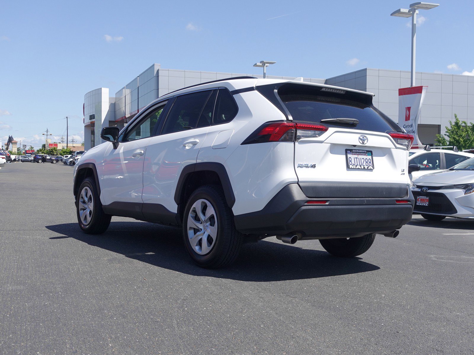 2019 Toyota RAV4 LE photo 5