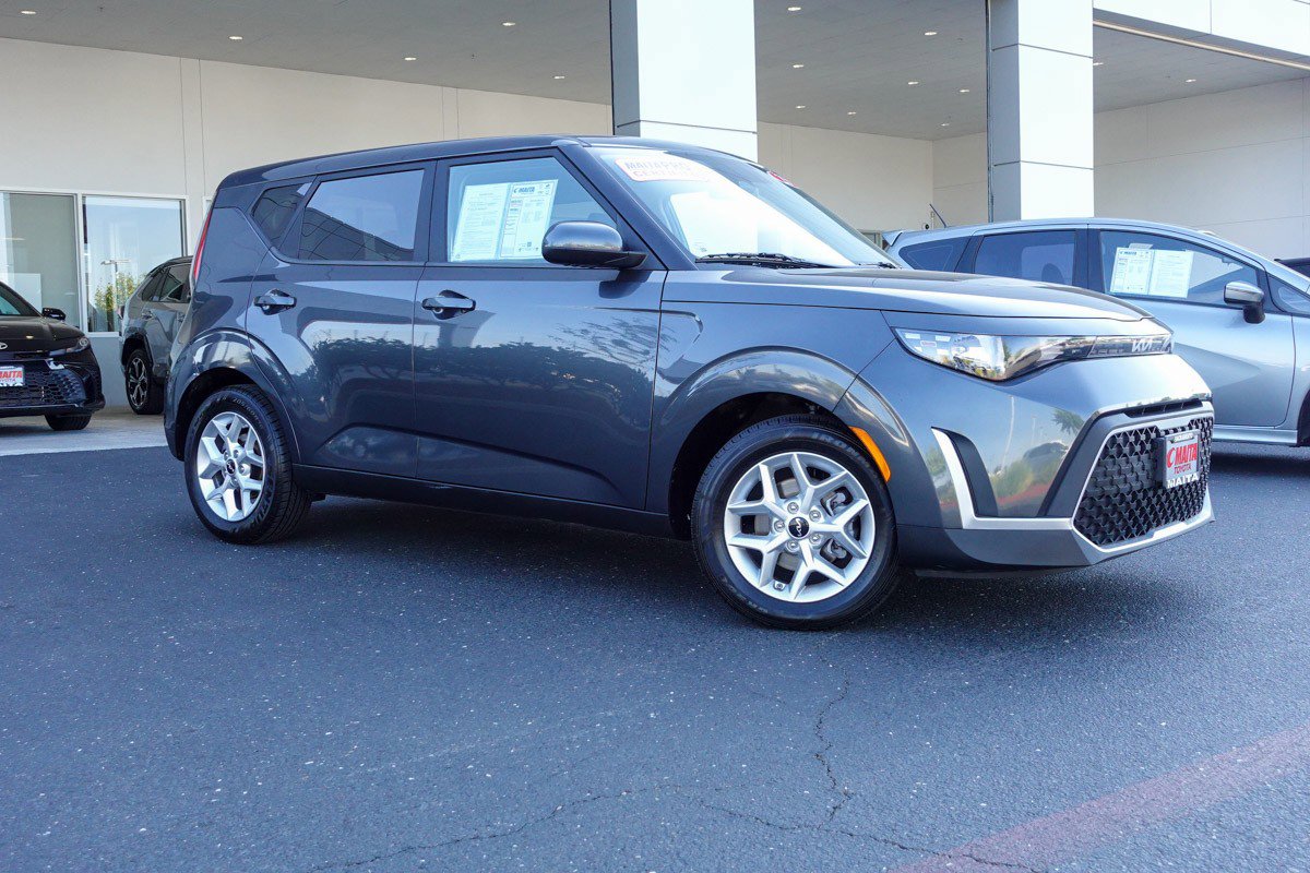 2023 Kia Soul LX photo 2