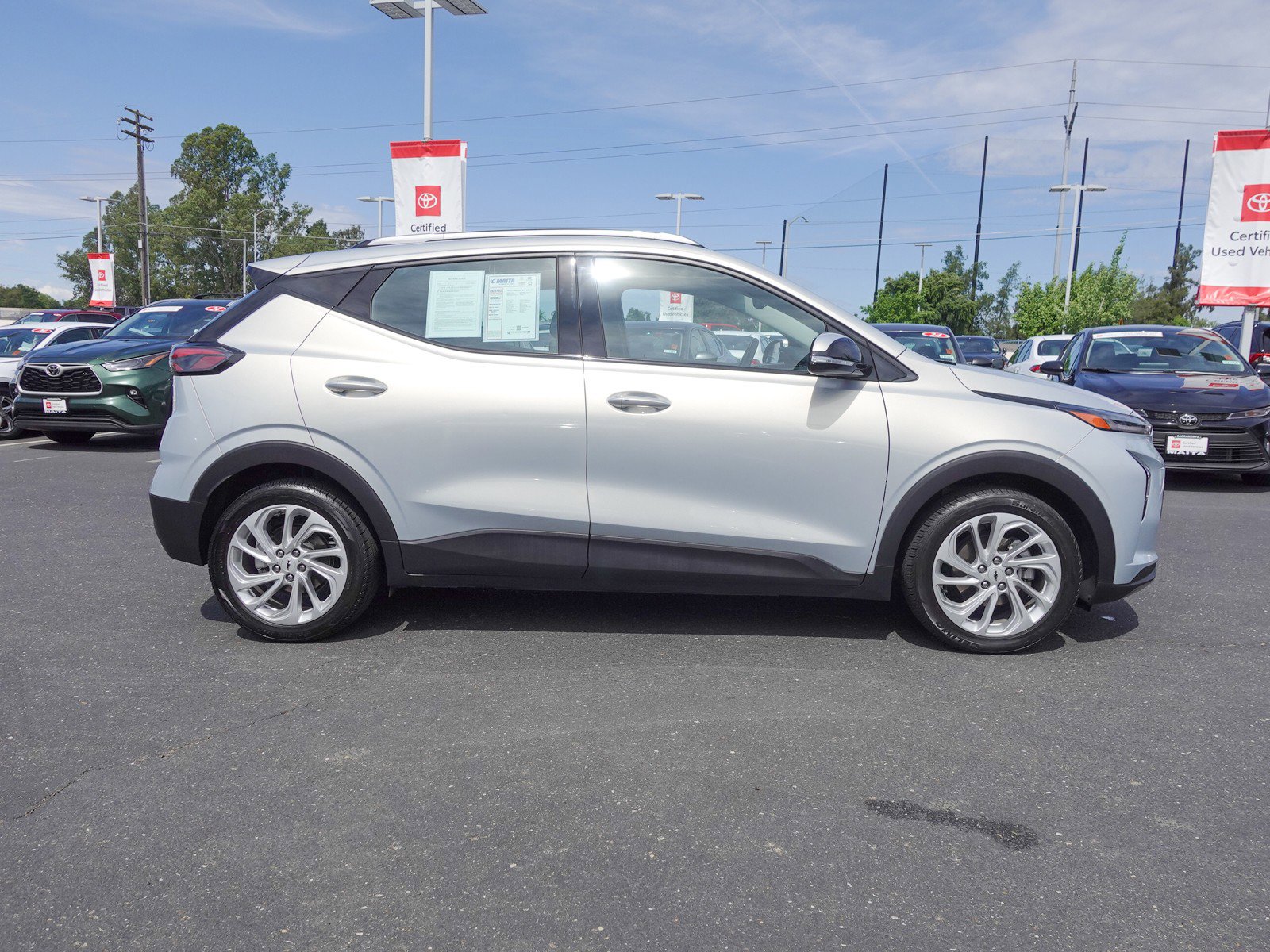 2023 Chevrolet Bolt EUV LT photo 2