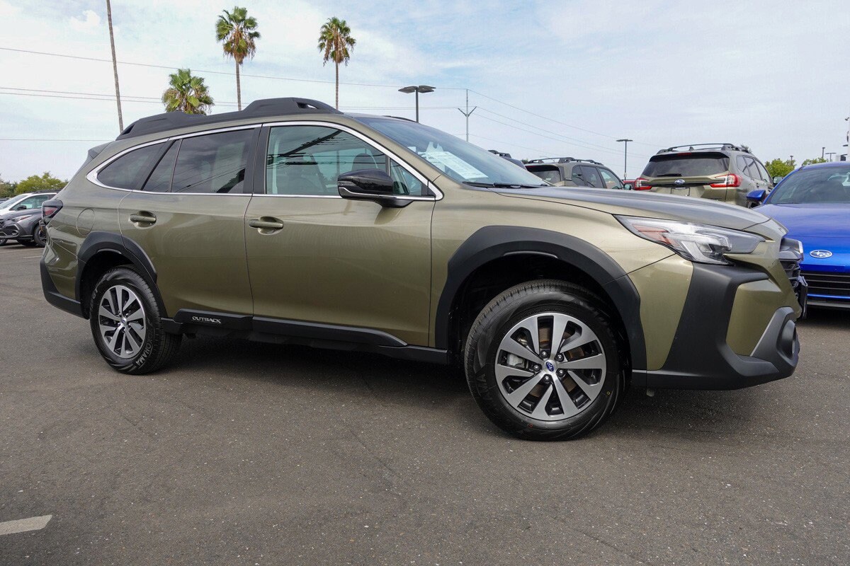 2024 Subaru Outback Premium photo 2
