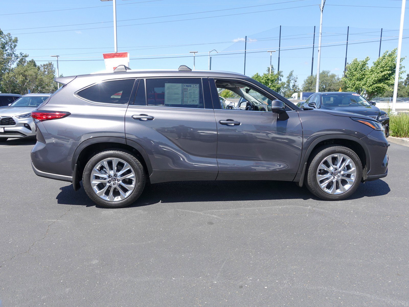 2023 Toyota Highlander Limited photo 2