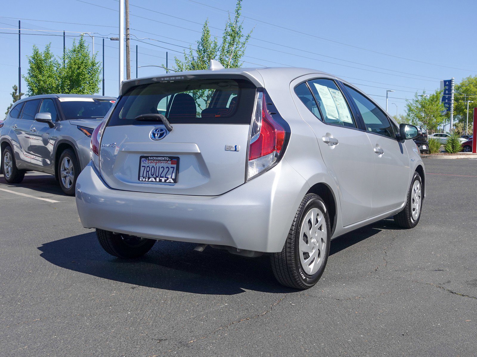 2016 Toyota Prius c One photo 3