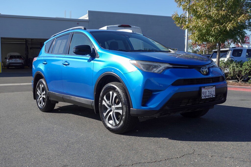 Used 2018 Toyota RAV4 LE LE FWD