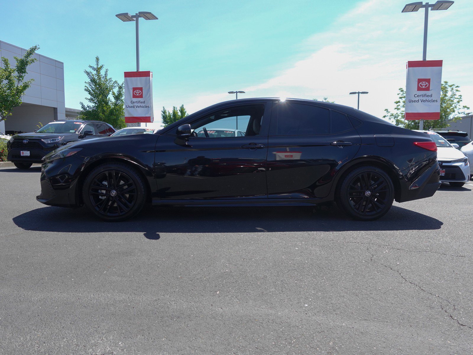 2025 Toyota Camry SE photo 6