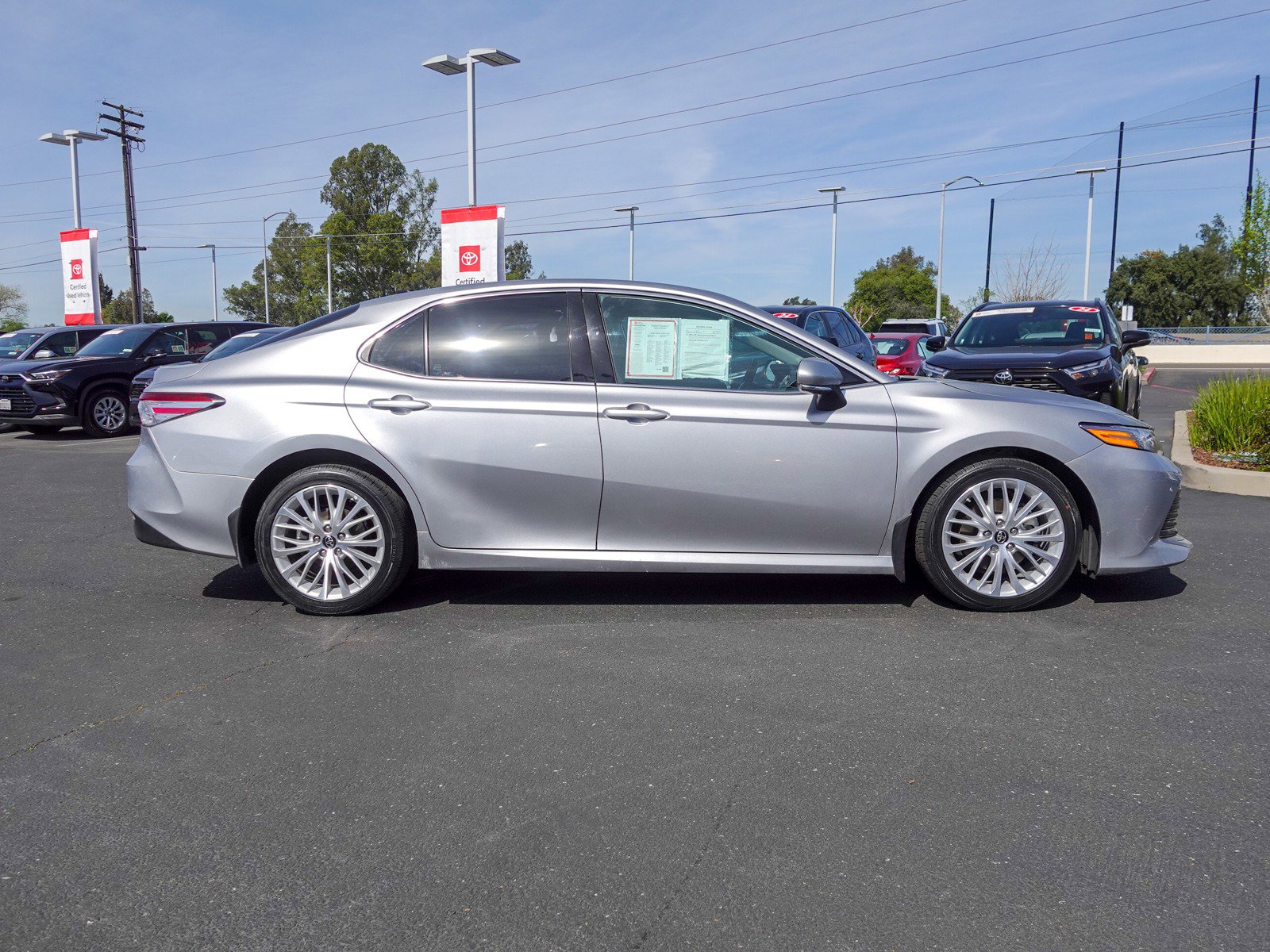 2019 Toyota Camry XLE V6 photo 2