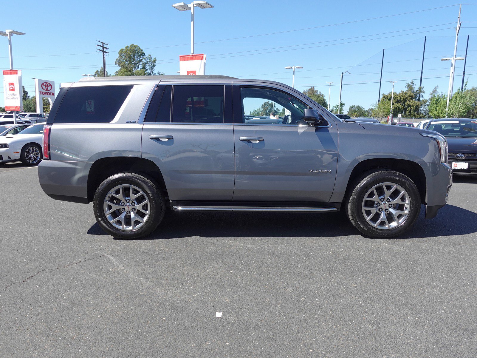 2019 GMC Yukon SLE photo 2