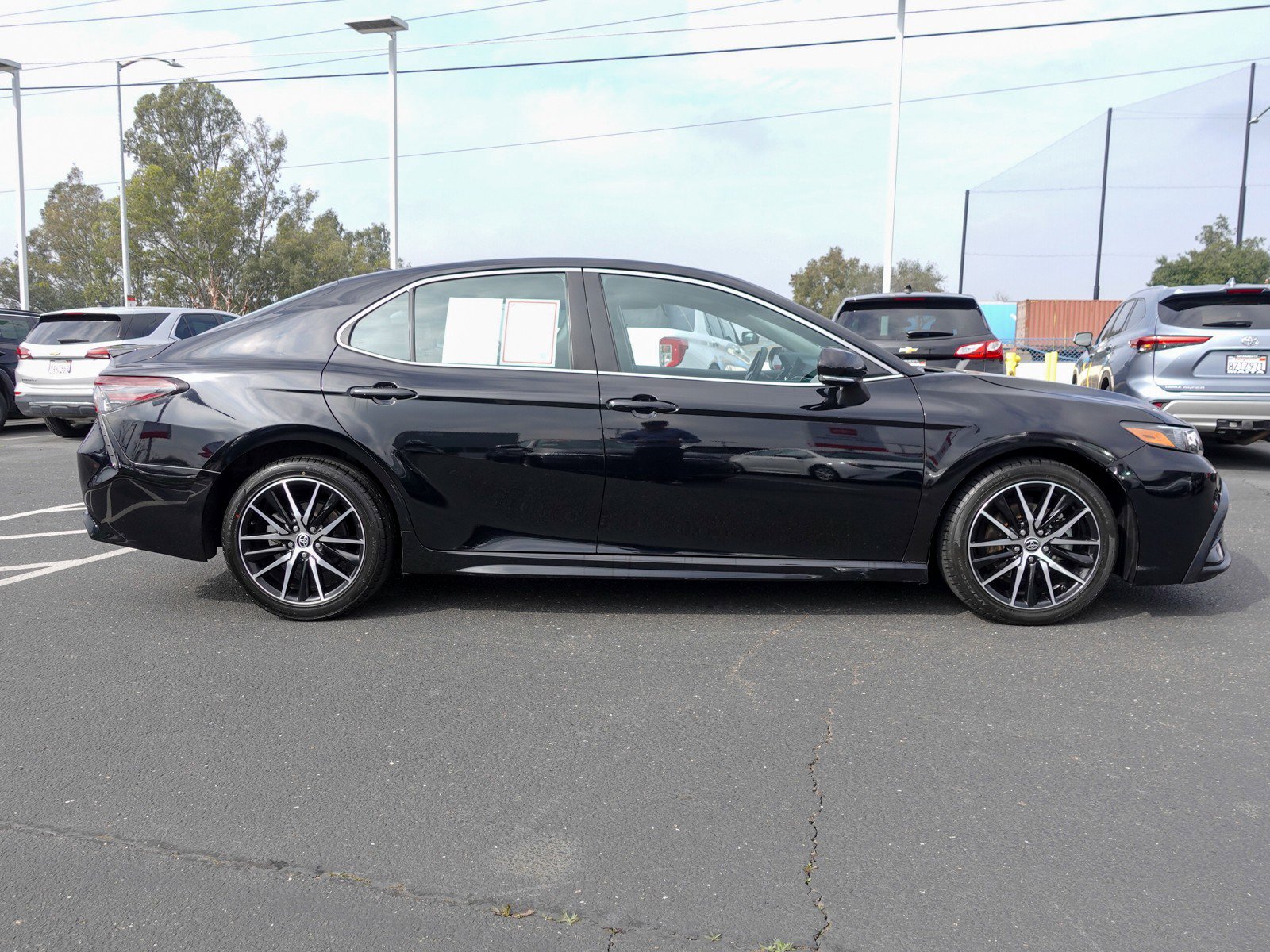 2023 Toyota Camry SE photo 2