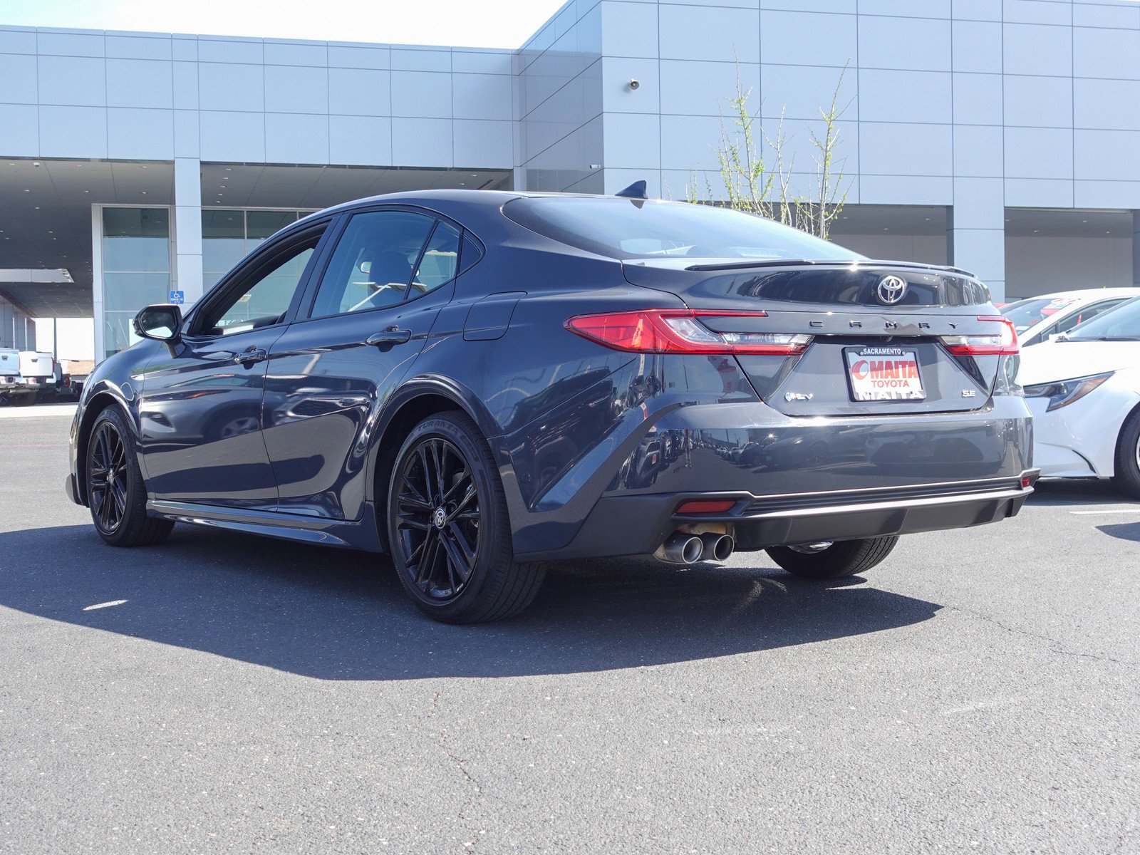 2025 Toyota Camry SE photo 5