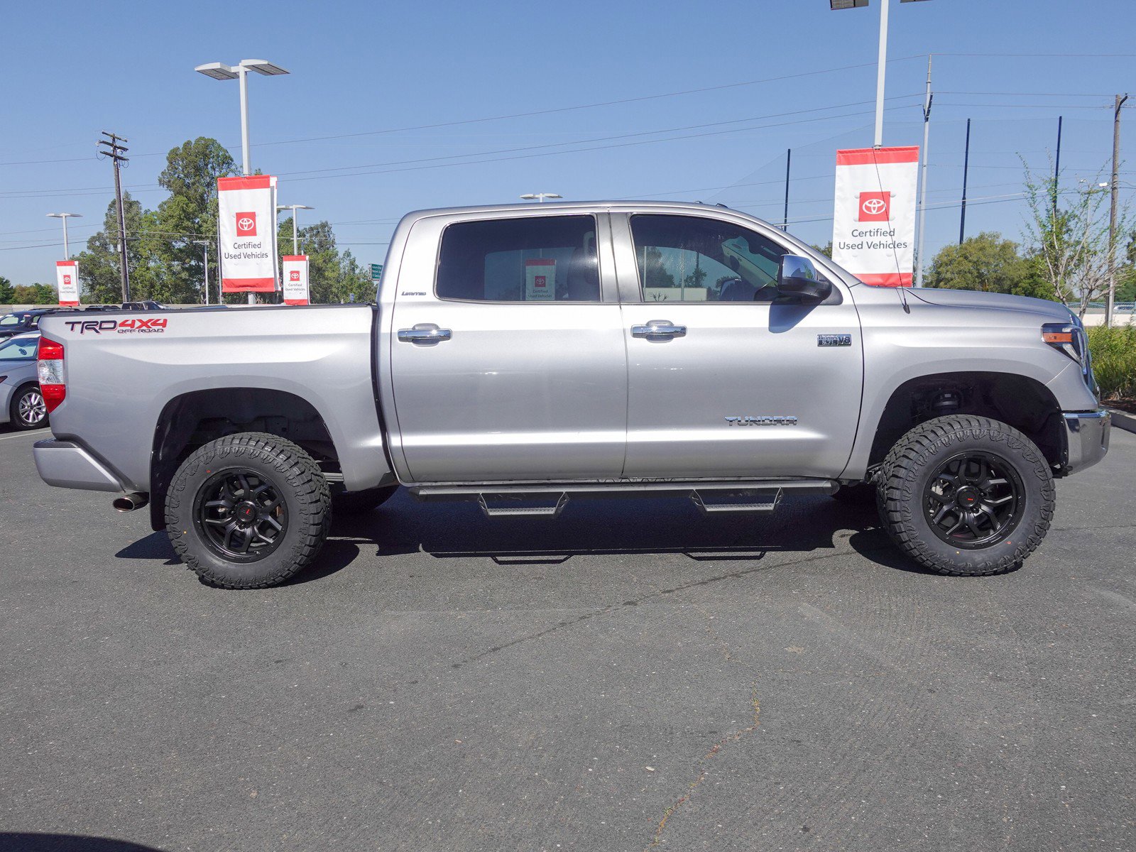 2019 Toyota Tundra 4WD Limited photo 2