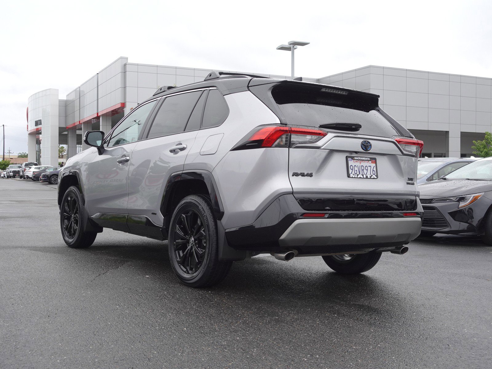 2023 Toyota RAV4 Hybrid XSE photo 5