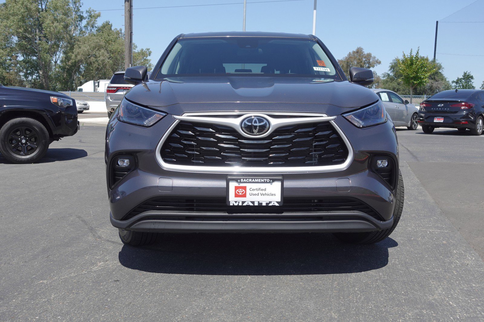 2025 Toyota Highlander LE photo 2