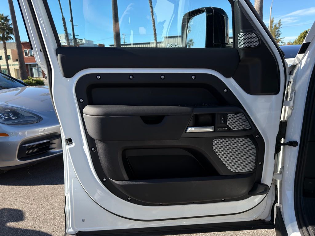 2024 Land Rover Defender X-Dynamic SE - Photo 15