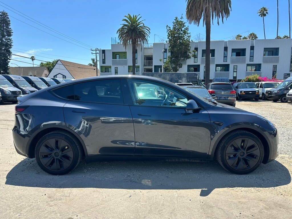 2024 Tesla Model Y Long Range photo 4