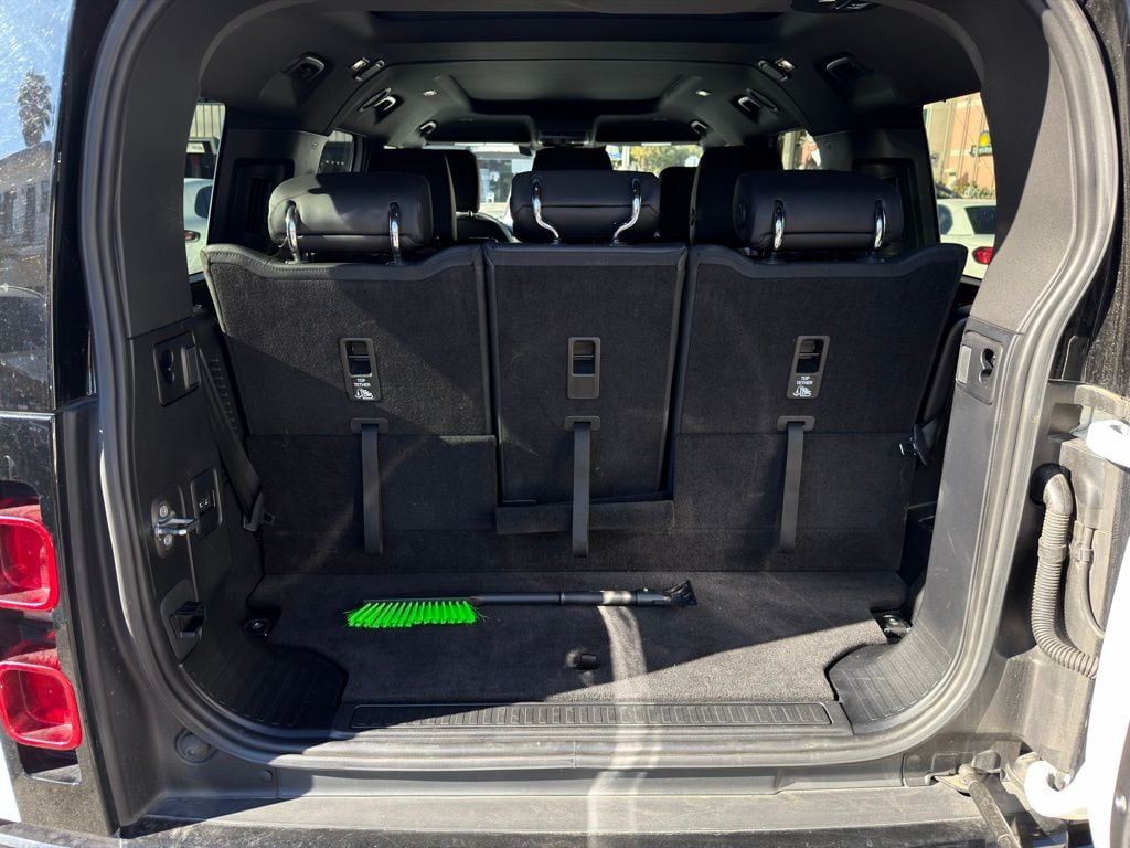 2024 Land Rover Defender X-Dynamic SE - Photo 8