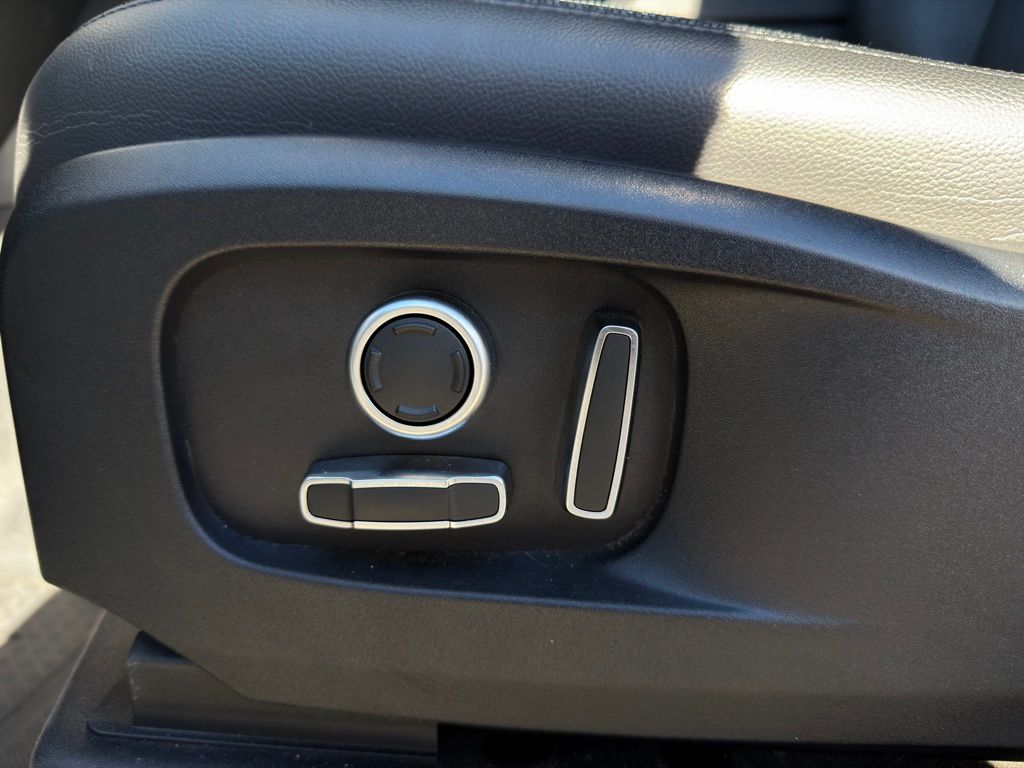 2024 Land Rover Defender X-Dynamic SE - Photo 20