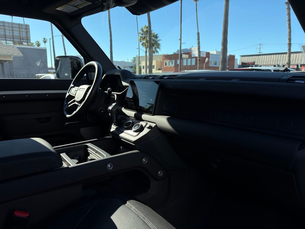 2024 Land Rover Defender X-Dynamic SE - Photo 34