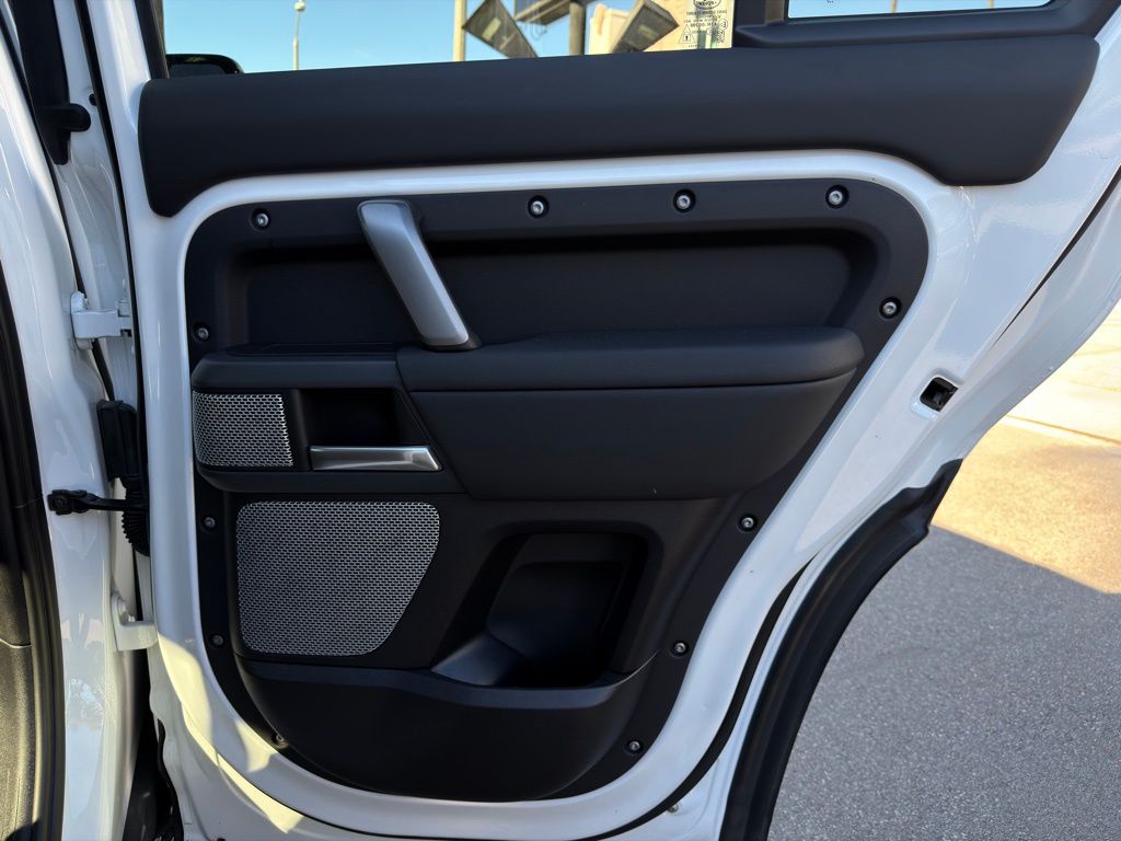 2024 Land Rover Defender X-Dynamic SE - Photo 38