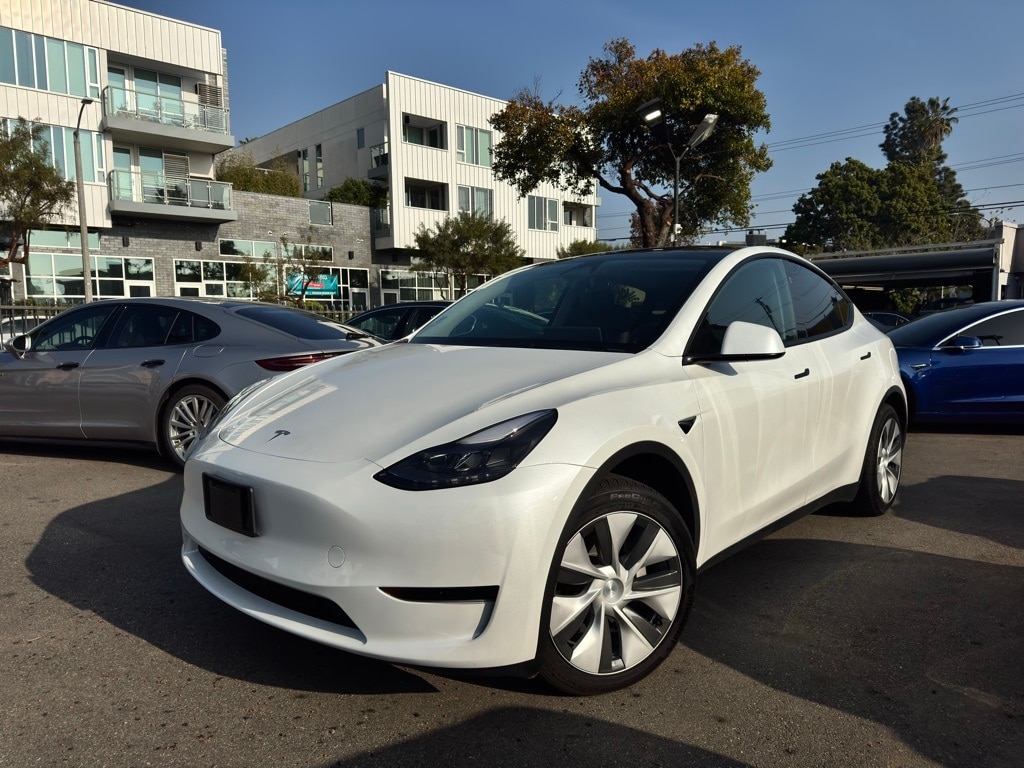 2024 Tesla Model Y Long Range's photo