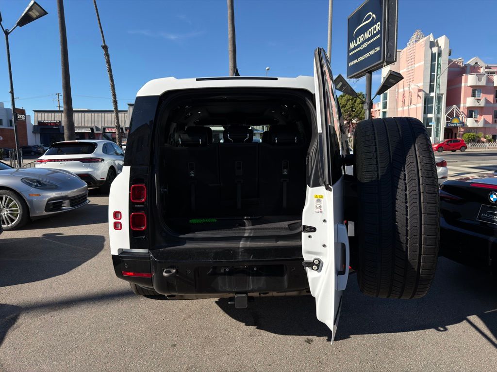 2024 Land Rover Defender X-Dynamic SE - Photo 6