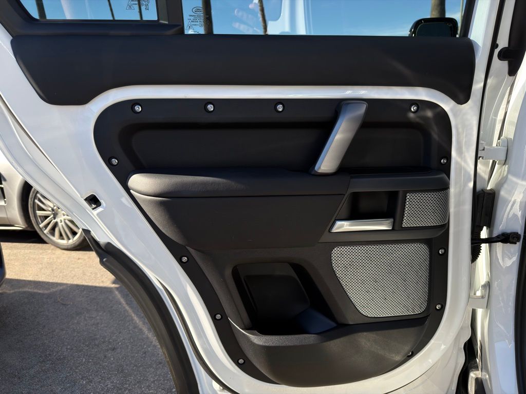 2024 Land Rover Defender X-Dynamic SE - Photo 44