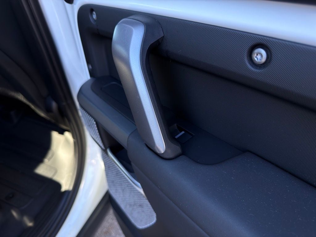2024 Land Rover Defender X-Dynamic SE - Photo 39