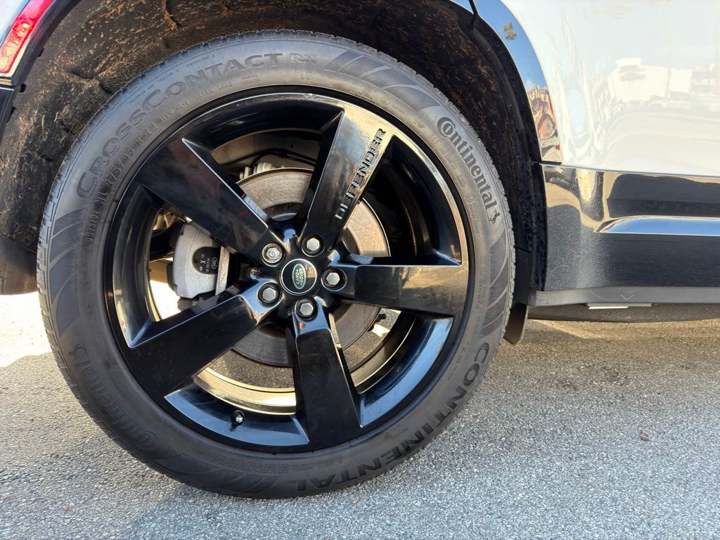 2024 Land Rover Defender X-Dynamic SE - Photo 13