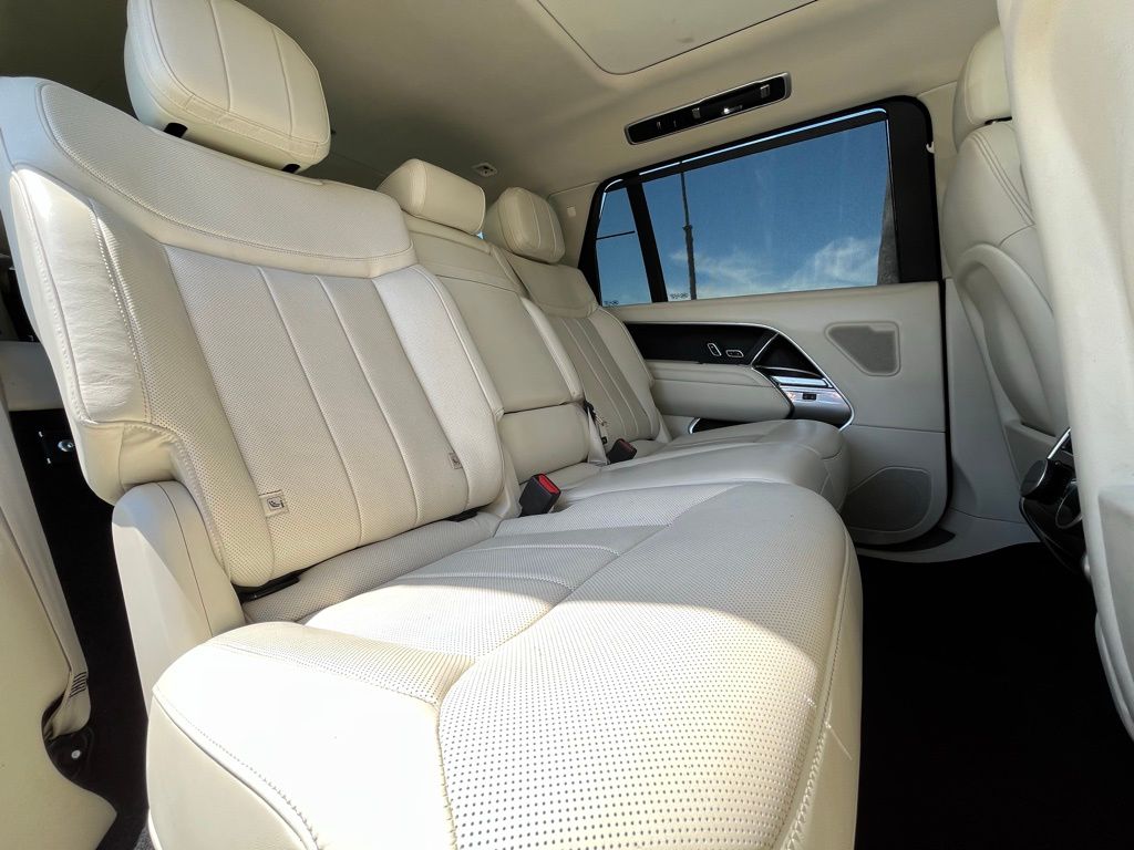 2023 Land Rover Range Rover SE - Photo 16