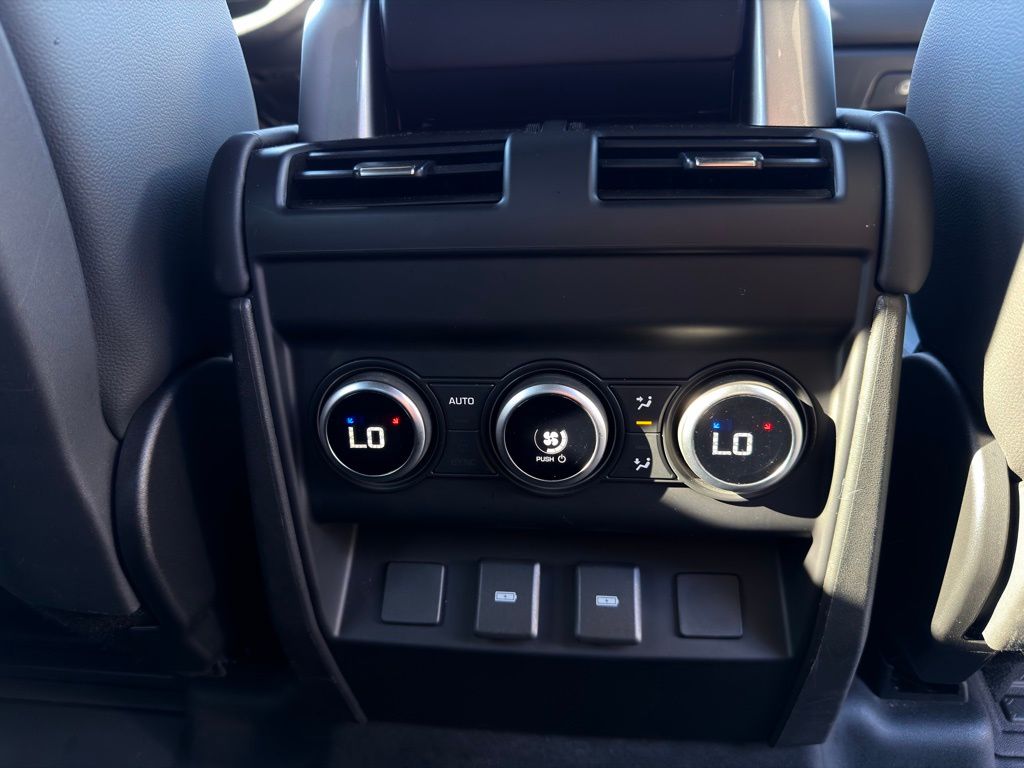 2024 Land Rover Defender X-Dynamic SE - Photo 43