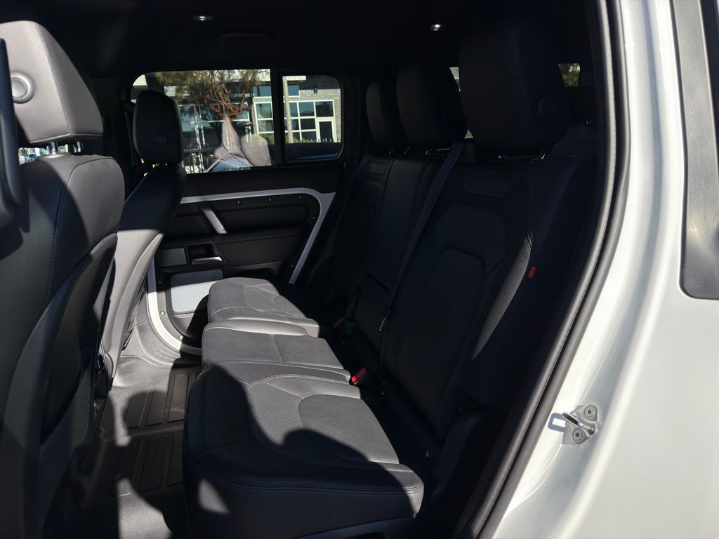 2024 Land Rover Defender X-Dynamic SE - Photo 47