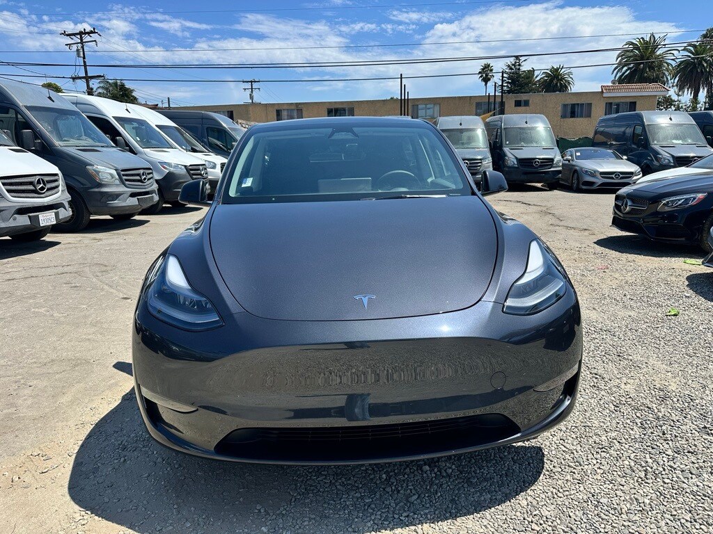 2024 Tesla Model Y Long Range photo 2