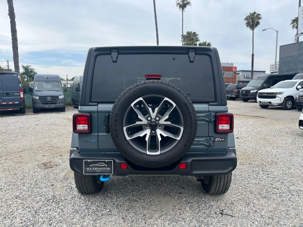 View vehicle photo 6