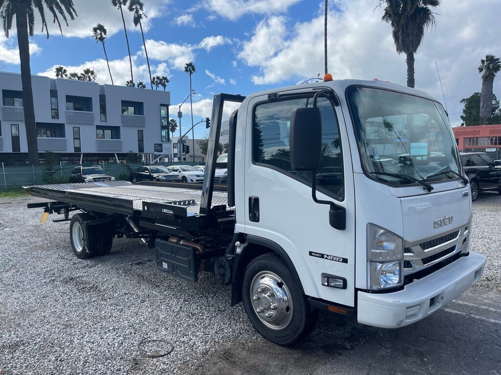 2022 Isuzu NRR photo 3