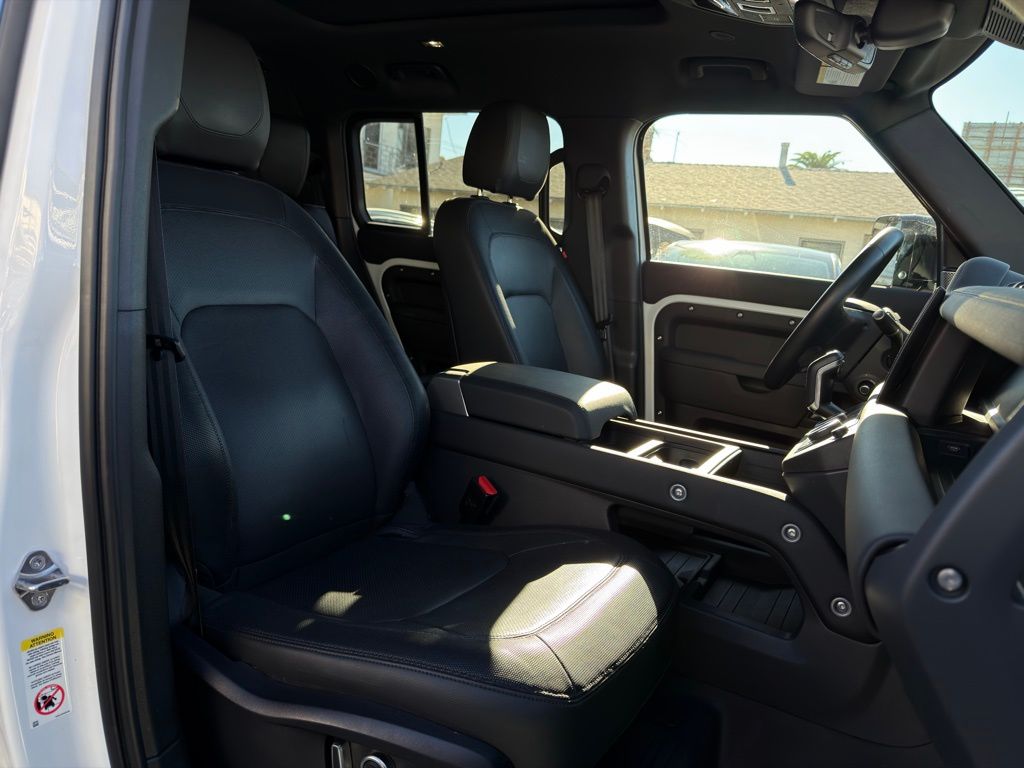 2024 Land Rover Defender X-Dynamic SE - Photo 36