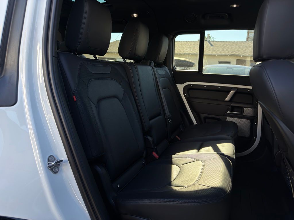 2024 Land Rover Defender X-Dynamic SE - Photo 41