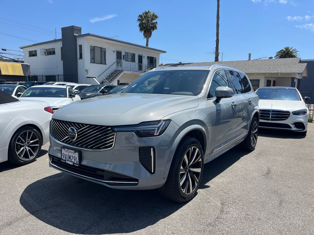 2025 Volvo XC90 B5 Core Bright 4WD's photo