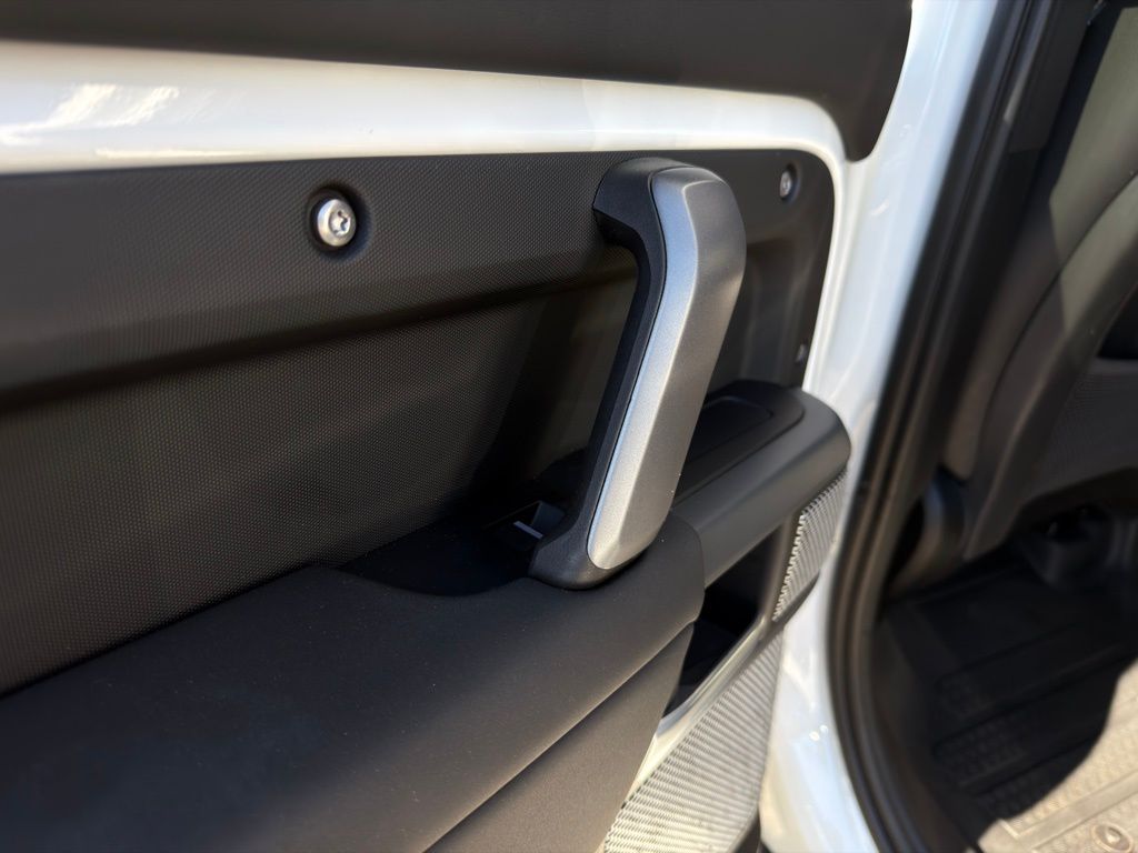 2024 Land Rover Defender X-Dynamic SE - Photo 45