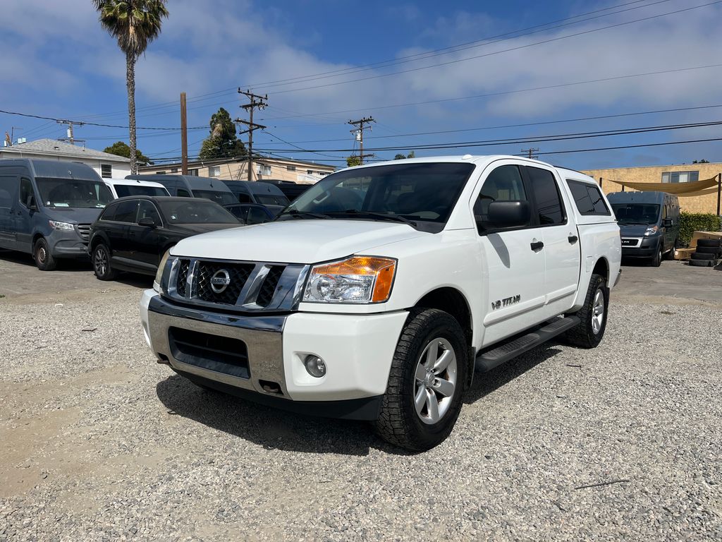 Glacier White 2014 Nissan Titan SV Crew Cab 4WD Pickup Truck Four-Wheel Drive 5-Speed Automatic