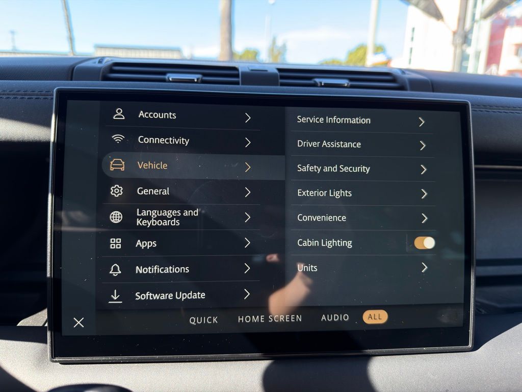 2024 Land Rover Defender X-Dynamic SE - Photo 25