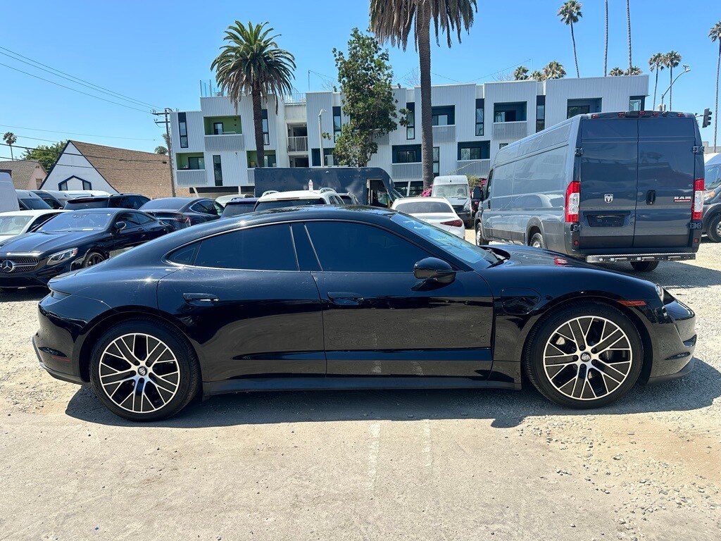 2021 Porsche Taycan photo 4