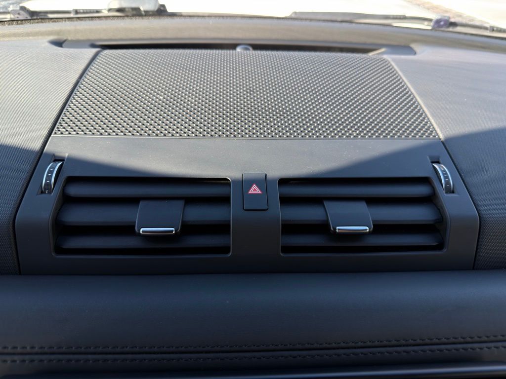 2024 Land Rover Defender X-Dynamic SE - Photo 27