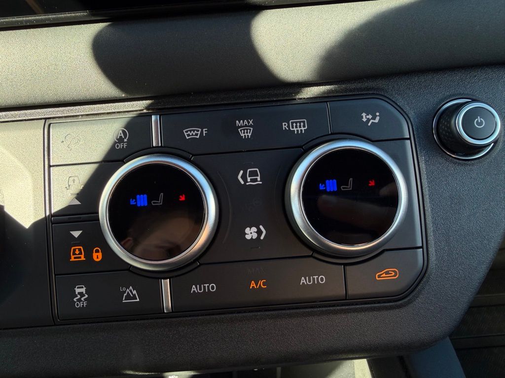 2024 Land Rover Defender X-Dynamic SE - Photo 24