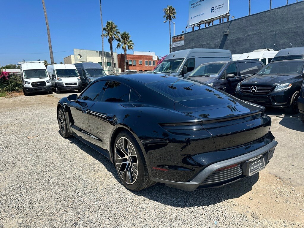 2021 Porsche Taycan photo 3