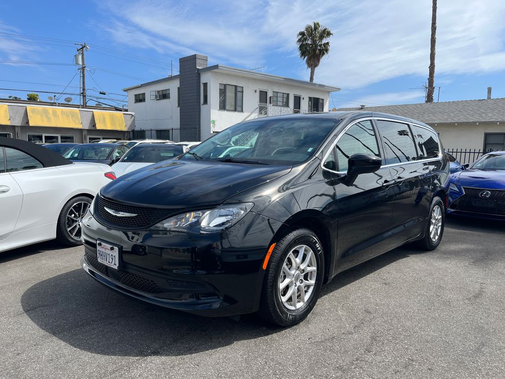 2023 Chrysler Voyager's photo