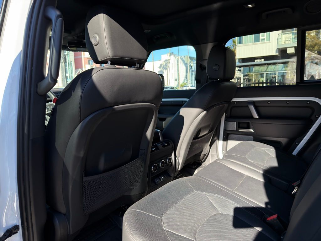 2024 Land Rover Defender X-Dynamic SE - Photo 46