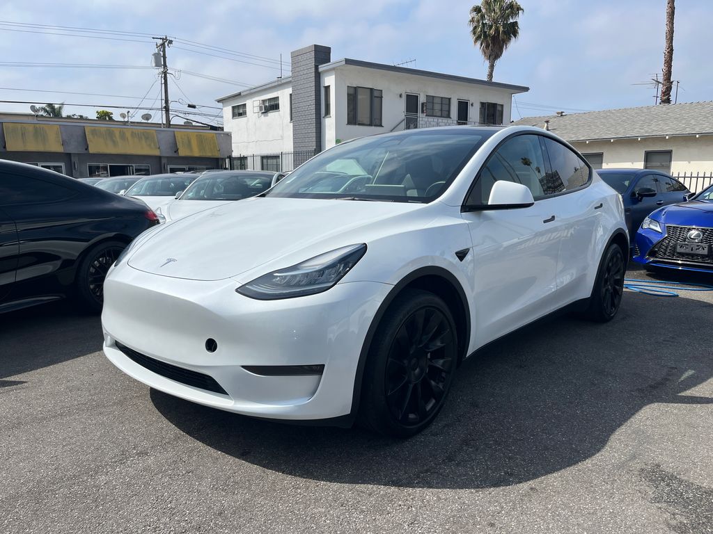 2023 Tesla Model Y's photo