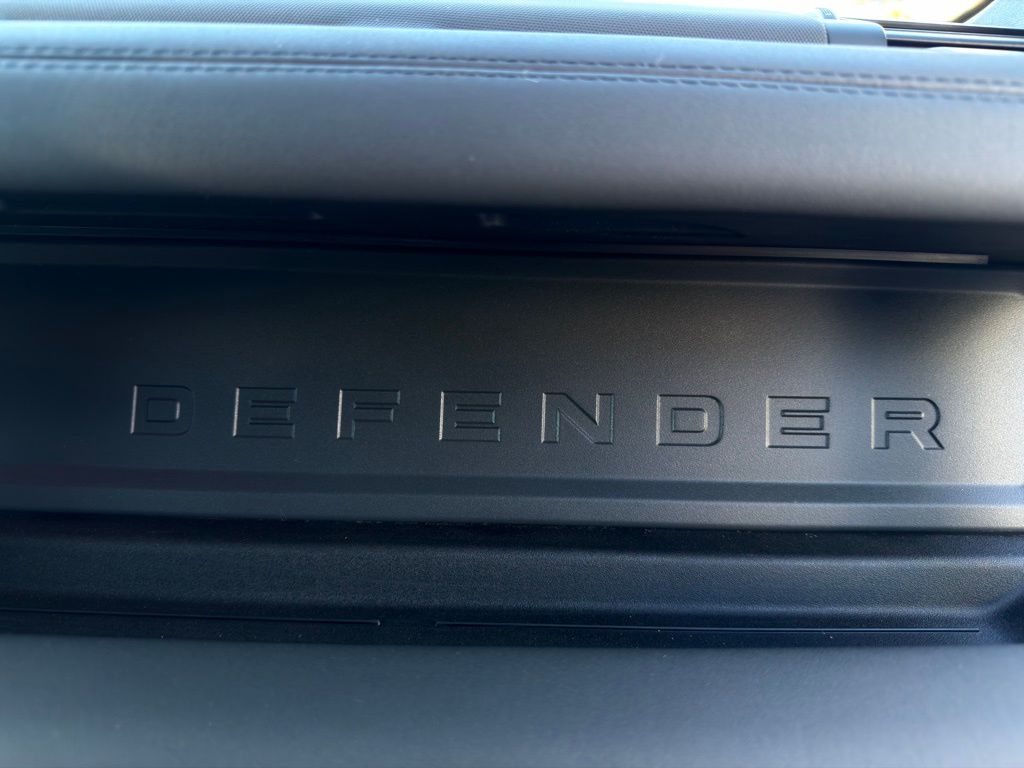 2024 Land Rover Defender X-Dynamic SE - Photo 35